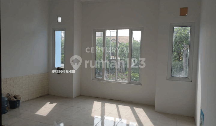 Ready-to-Use 2-Story Shophouse, Strategic Location in Taman Kopo Indah 3, Bandung