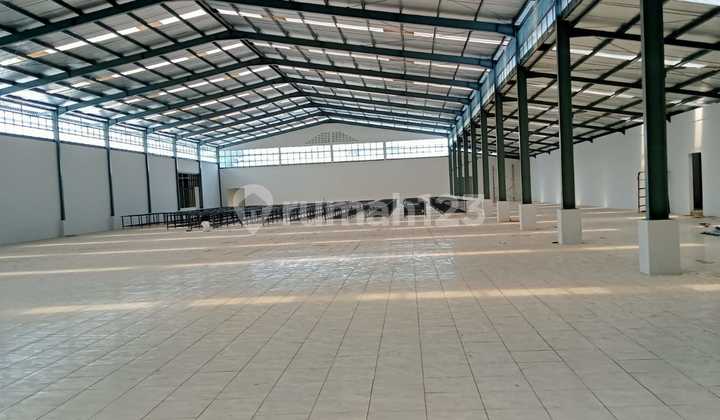 Pabrik Strategis Kontainer 40" Bebas Banjir Pabrik Strategis Kontainer 40" Bebas Banjir