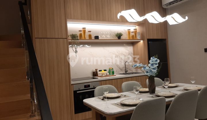 Rumah Mevvah Cantikk South Tresor . Metland Puri. 2