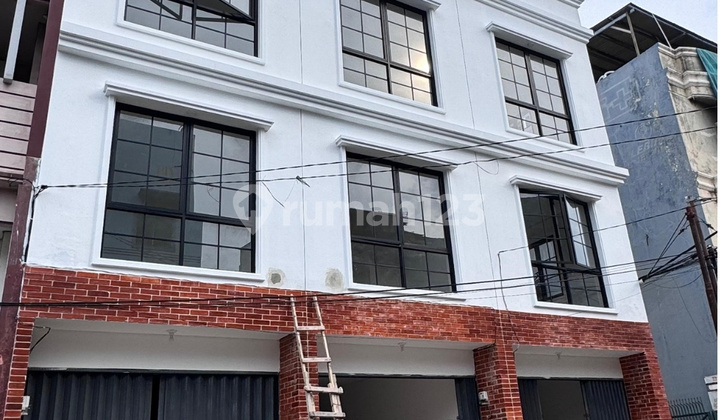 Disewakan Ruko Luas 4 Unit di Kemayoran - Lokasi Strategis Disewakan Ruko Luas 4 Unit di Kemayoran - Lokasi Strategis