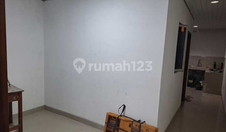 Dijual Rumah di Tanjung Duren Selatan, Jakarta Barat 5BR, 3 Lantai, Luas Tanah 52m2 1