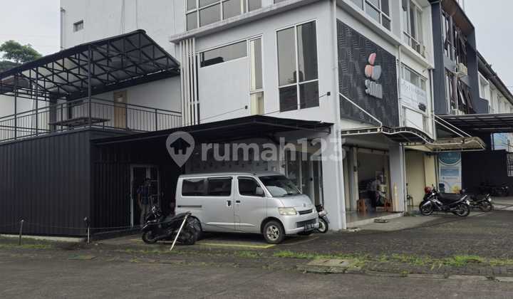 Ruko 3 Lantai Posisi Hook Holis Regency, Bandung Cocok Untuk Berbagai Usaha Ruko 3 Lantai Posisi Hook Holis Regency, Bandung Cocok Untuk Berbagai Usaha