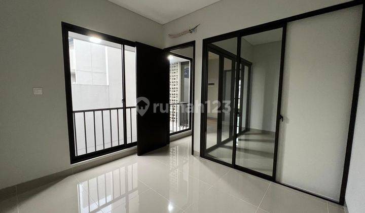 Rumah 2 Lantai Bagus Unfurnished SHM di Flora, Bandung 2