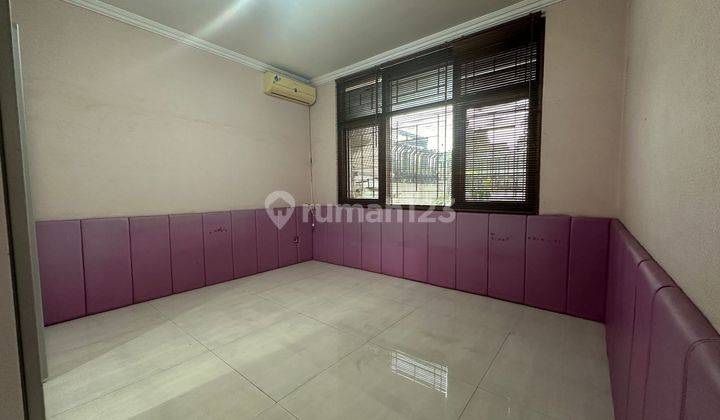 Rumah 2 Lantai Bagus Unfurnished SHM di Mainroad Taman Holis Indah, Bandung 2