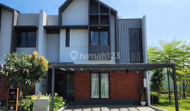 Rumah 2 Lantai Bagus Furnished SHM di Cluster Genova, Bandung 1