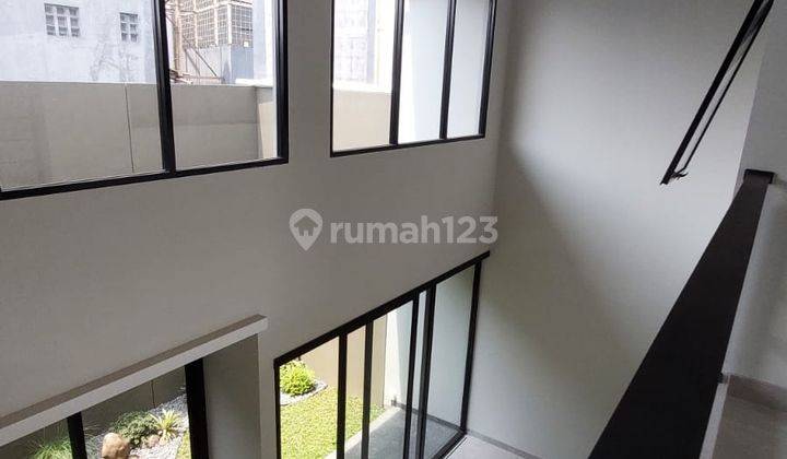 Rumah 2 Lantai Bagus Unfurnished SHM di Singgasana Pradana, Bandung 2