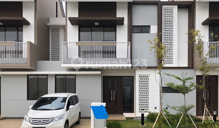 Luxury House in Sumarecon Cynthia, Bandung