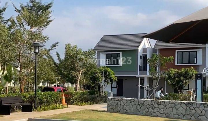 Rumah 2 Lantai Bagus Semi Furnished SHM di Tumbuh Cluster Dayana , Bandung 1