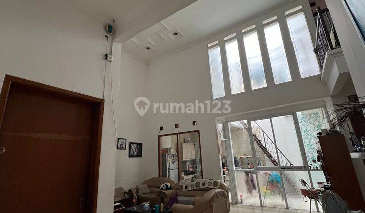 Rumah 2 Lantai Bagus Furnished SHM di Taman Kopo Indah 3, Bandung 1