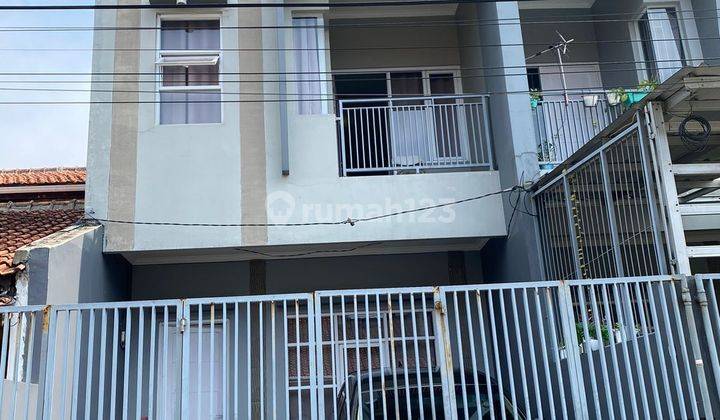 Rumah 2 Lantai Bagus Semi Furnished SHM di Kopo Permai 2, Bandung 1