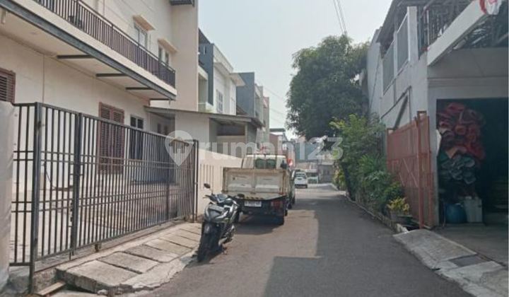 Warehouse for Sale 376 m in Kelapa Gading below market price.