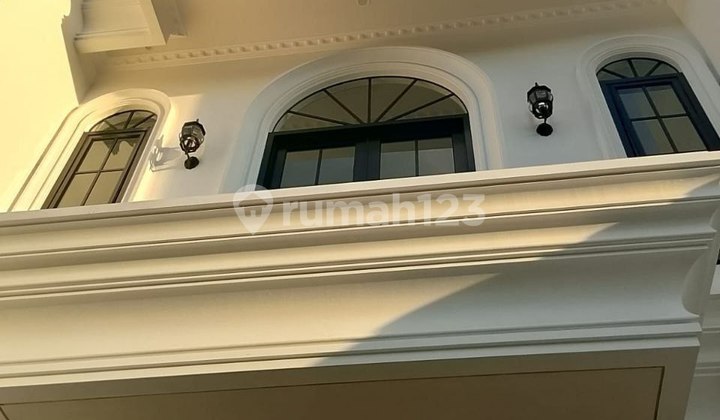 Rumah Baru 2.lantai Desain Classic Modern.di Otista Cawang Jaktim 2