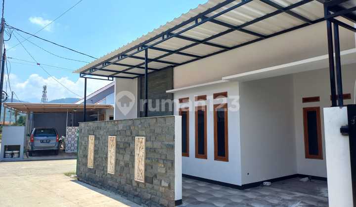 Affordable New Minimalist House with Strategic Location on Cibaduyut Canal, Bandung 2