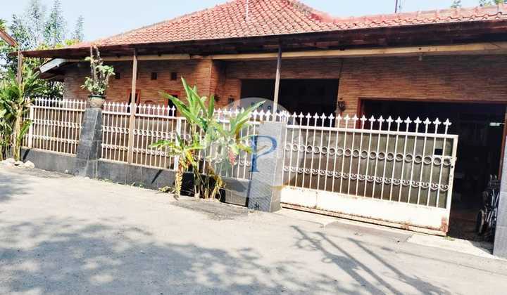 For Sale: Spacious and Well-Maintained House in Margahayu Permai, Bandung For Sale: Spacious and Well-Maintained House in Margahayu Permai, Bandung