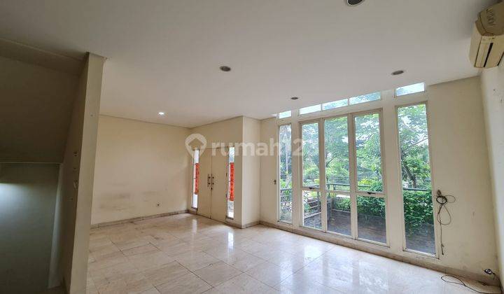 Rumah 3 Lantai Bagus di Crown Mansion Pik 1