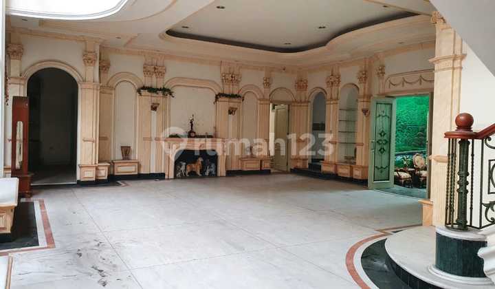 Rumah Klasik di Pinisi Indah PIK, Semi Furnsih Siap huni