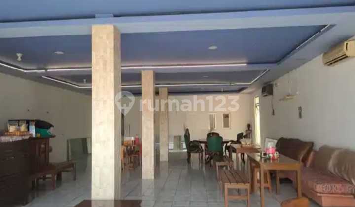 Rumah di Raya kebayoran Lama Komersil Area