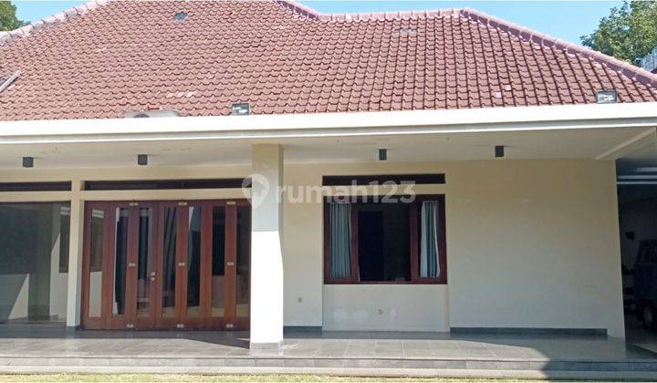 Rumah Luas Strategis di Gatot Subroto Bandung Siap Huni 2