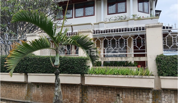 Rumah Luas dan Bagus di Cipaku Bandung Dekat UPI