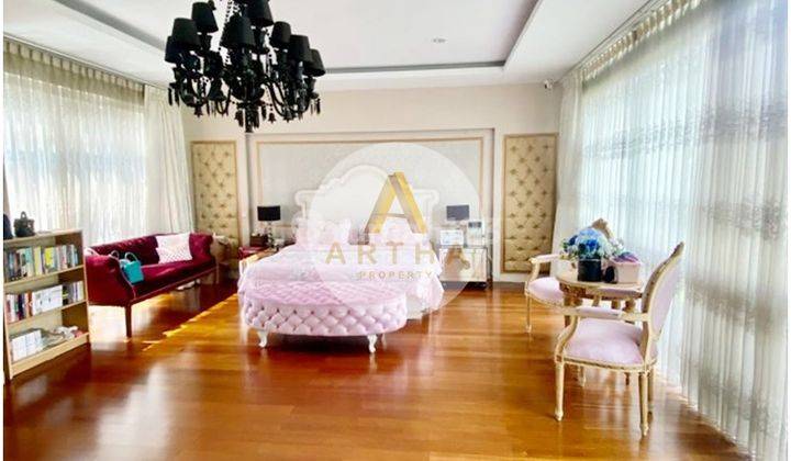 Rumah Full Furnished Ada Kolam Renang di Kota Baru Parahyangan 2