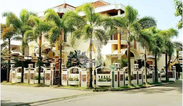 Rumah Hook Mewah Design Mediterania Buah Batu Bandung 1