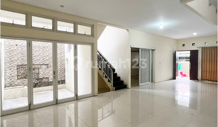 House in Beautiful Stone Near Batununggal Bandung Ready for Occupancy 2