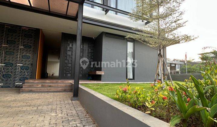 Rumah Hook Mewah Full Furnished di Kota Baru Parahyangan Bandung 1