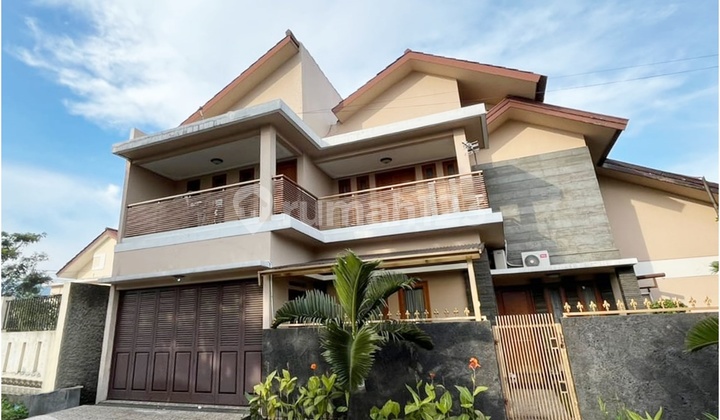 Good Semi-Furnished Hook House in Antapani, East Bandung Good Semi-Furnished Hook House in Antapani, East Bandung