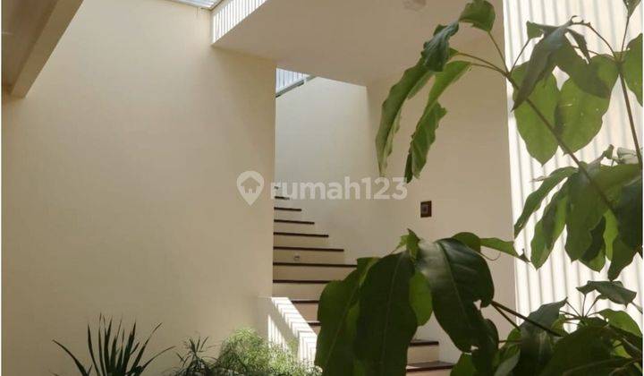 Rumah Mewah Full Furnished di Ciumbuleuit Ada Swimming Pool  2