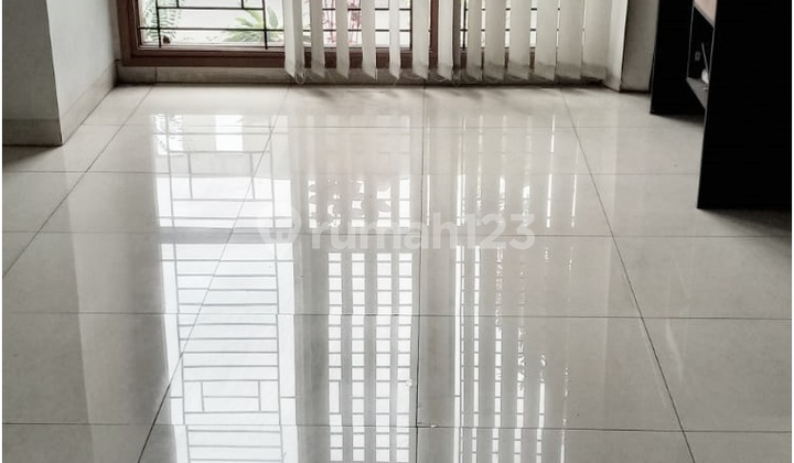 Cheap 3-Story Strategic Shop House near Pasteur Toll Road, Bandung 2