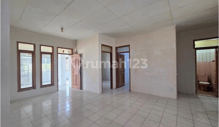 Ready-to-Occupy House on the Main Road of Taman Cibaduyut Indah, Bandung 2