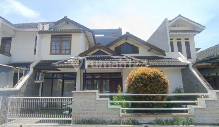 Rumah di Komplek Taman Cibaduyut Indah Bandung Bagus & Siap Huni Rumah di Komplek Taman Cibaduyut Indah Bandung Bagus & Siap Huni