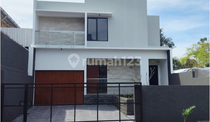 Modern New Semi-Furnished House Setiabudi Regency Bandung