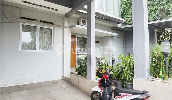 Minimalist 2-Story House in Antapani Cluster, East Bandung Minimalist 2-Story House in Antapani Cluster, East Bandung