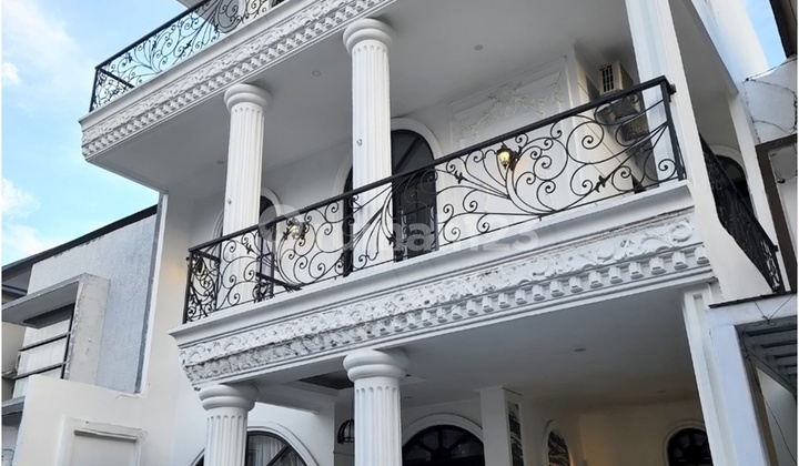 Rumah Mewah 3 Lantai di Antapani Bandung ada Kolam Renang