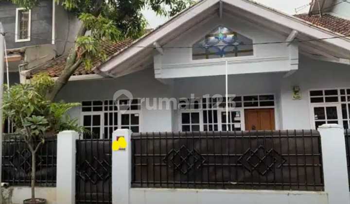 Dijual Rumah Nyaman dan Siap Huni Lokasi Strategis di Komplek Margahayu Raya Bandung