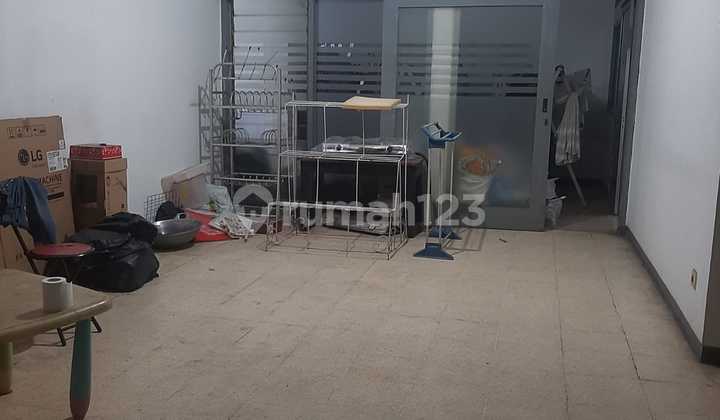Disewakan Rumah Nyaman Siap Huni Cocok untuk Gudang atau Ruang Usaha Lokasi di Sumber Sari Bandung