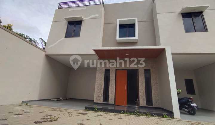 Dijual Rumah Bagus Siap Huni Town House Dalam Lokasi di Komplek Bukit Sariwangi Bandung