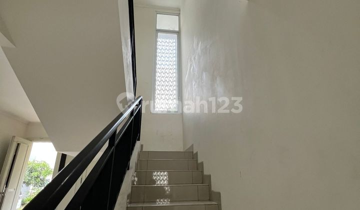 Dijual Rumah Bagus Nyaman dan Asri Siap Huni Lokasi di Summarecon Cluster Amanda Bandung 2