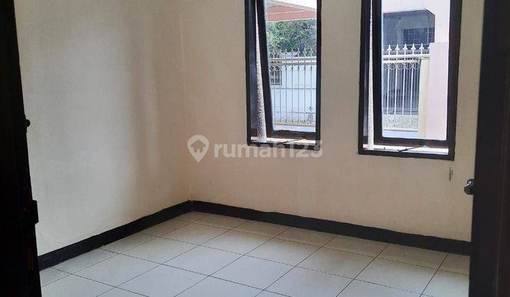 Jual Rumah dengan Taman di Kopo Permai 3 Full Renovasi  2