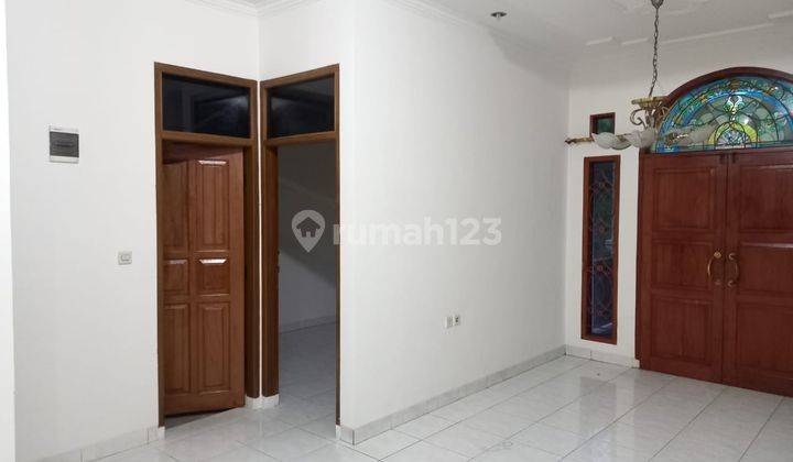 Di Jual Rumah dengan Taman di sayap Arcamanik 1