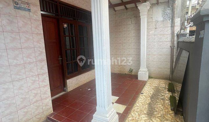 Dijual Cepat Rumah 2 Lantai Hook di Jakarta Timur Mepet NJOP 2