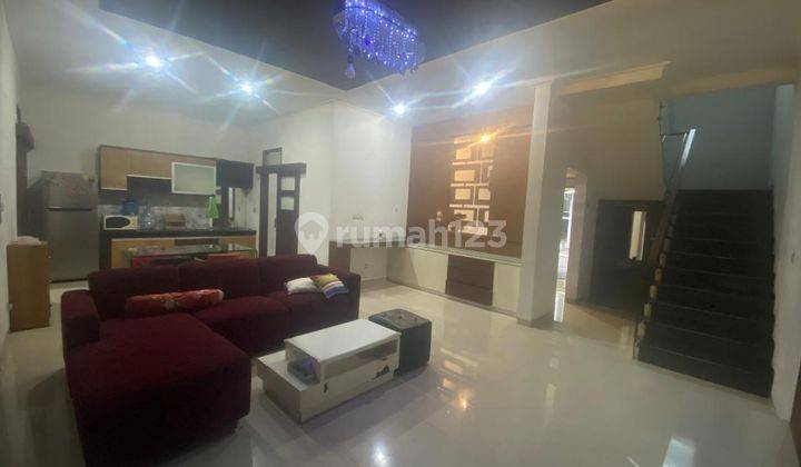 Disewakan Rumah 2 Lantai Full Furnished Singgasana Pradana 1