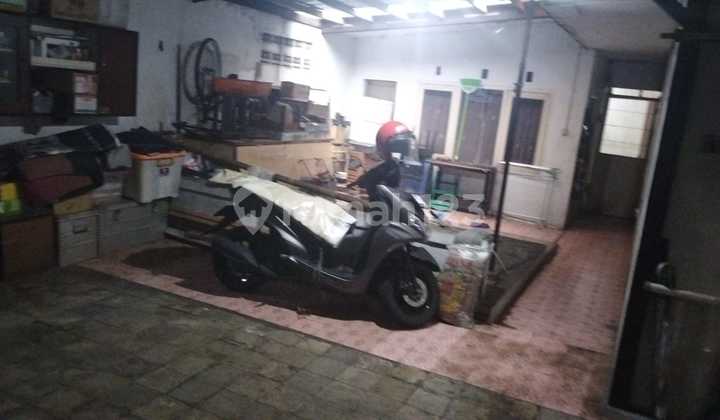 Dijual Rumah Cocok untuk Tempat Tinggal Lokasi di Mainroad Buah Batu Bandung 2