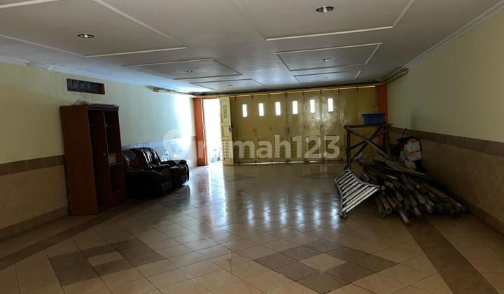 For Sale: 3-Story House Semi-Furnished Ready to Occupy Located in Sayap Pasteur, Bandung 2