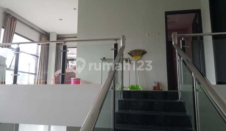 Dijual Rumah Nyaman Siap Huni Full Furnish Lokasi di Setra Duta Bandung 2