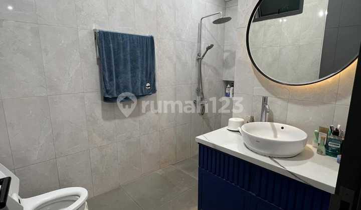 Dijual Rumah Semi Furnished dengan Kolam Renang Lokasi di Turangga Bandung 2