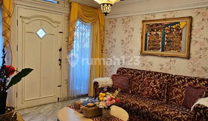 Dijual Rumah Cantik Asri Mewah Furnish Siap Huni Lokasi di Setrasari Bandung