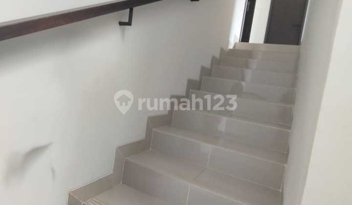 Disewakan Rumah 2 Lantai Siap Huni Minimalis Lokasi di Summarecon Cluster Flora Bandung 2