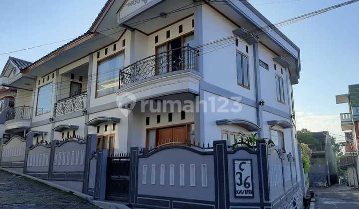 Dijual Rumah Mewah Full Furnished Hook 2 Lantai Siap Huni Lokasi di Ciwaruga Bandung 2